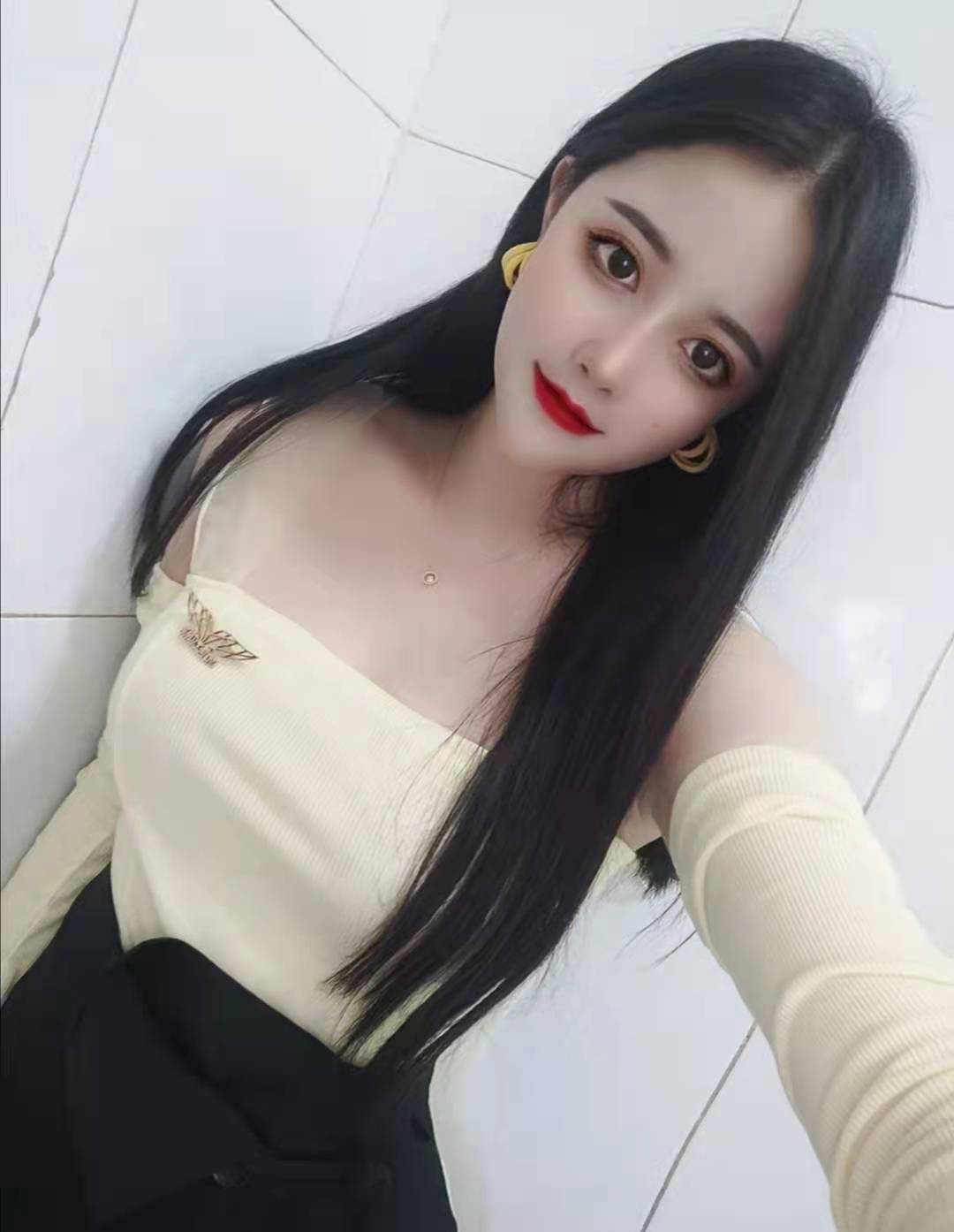 性感丰满小白白领，刚刚下海